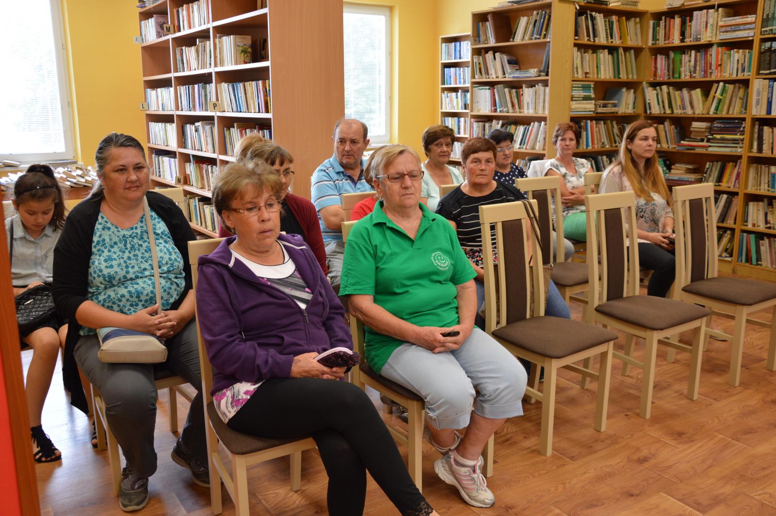 Fotogaléria Literárne pásmo, Žena je stvorená pre lásku so spisovateľkou Máriou Pomajbovou a Jozefínou Hrkotovou - Hladkou. (9) Literárne pásmo, Žena je stvorená pre lásku so spisovateľkou Máriou Pomajbovou a Jozefínou Hrkotovou - Hladkou.