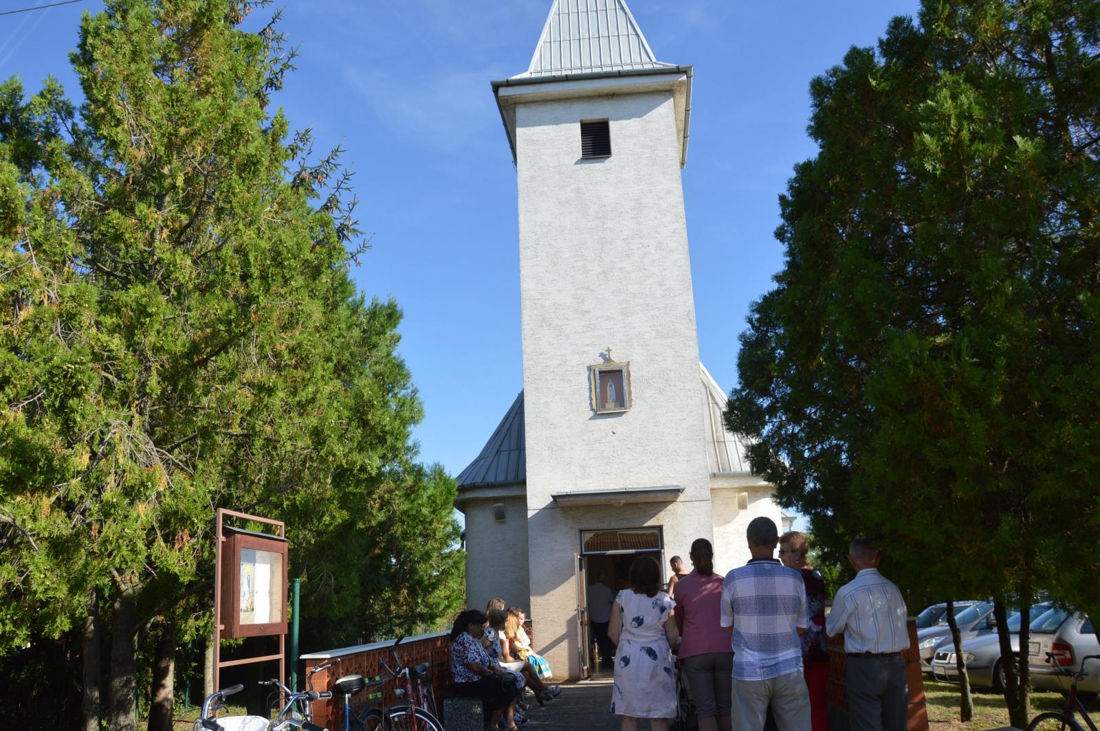 Fotogaléria 10. ročník dní obce so svätou omšou a hodových slávností na Barine v Beckovskej Vieske 12.08.2018 3.časť (41) 10. ročník dní obce so svätou omšou a hodových slávností na Barine v Beckovskej Vieske 12.08.2018 3.časť